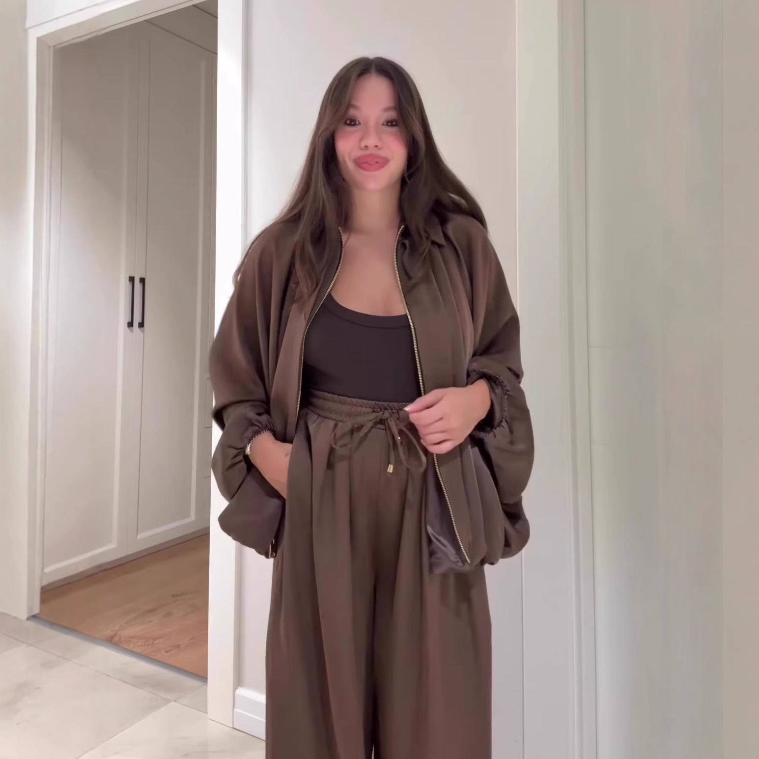 Flip collar long sleeved jacket and long pants 2-piece set